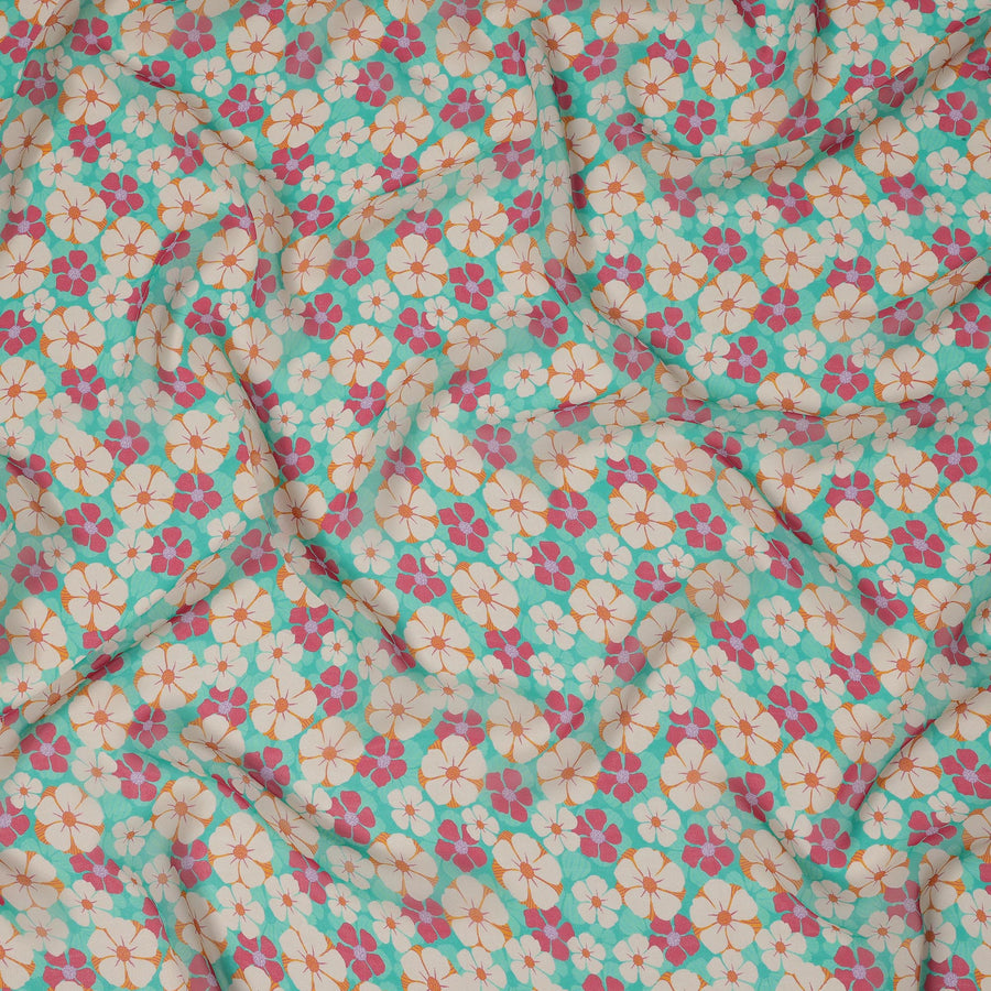 قماش جورجيت صناعي مطبوع عليه زهور جريئة باللون الأزرق المائي مع زخارف باللونين الأبيض العاجي والأرجواني، عرض 110 سم، صنع في الهند - D23323