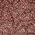 قماش جورجيت صناعي مطبوع عليه أوراق شجر حمراء صدئة مع تفاصيل زخارف خريفية، عرض 110 سم، صنع في الهند - D23325