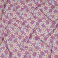 قماش جورجيت صناعي مطبوع عليه زهور جريئة باللون الوردي اللافندر مع زخارف باللونين الأبيض العاجي والبنفسجي، عرض 110 سم، صنع في الهند - D23326