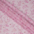قماش جورجيت صناعي مطبوع عليه زهور بلون وردي فاتح أحادي اللون مع زخارف كرمة رقيقة، عرض 110 سم، صنع في الهند - D23327