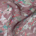 قماش أورجانزا صناعي مطبوع عليه زهور وردية أرجوانية مع لمسات من أوراق النعناع والمرجان، عرض 110 سم، صنع في الهند - D23336