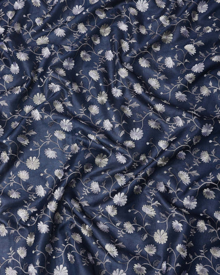 قماش حرير توسار مطرز بنقشة زهور باللون الأزرق الداكن، عرض 110 سم، منشأ الهند - D23375