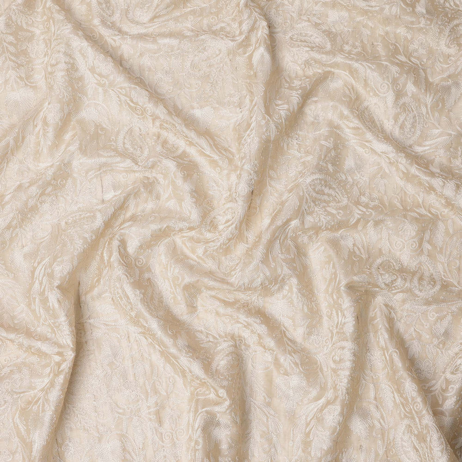 قماش حرير توسار عاجي منقوش بنقشة بيزلي مع نسج ذاتي رقيق، 110 سم، الهند - D23382