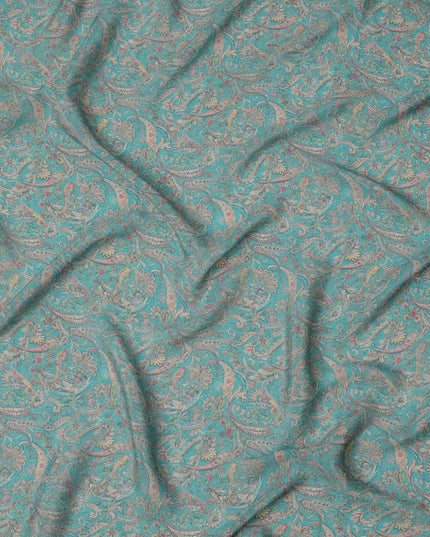 قماش كريب فيسكوز بنقشة بيزلي فيروزية، ملمس ناعم متدفق، عرض 110 سم، صنع في الهند - D23428
