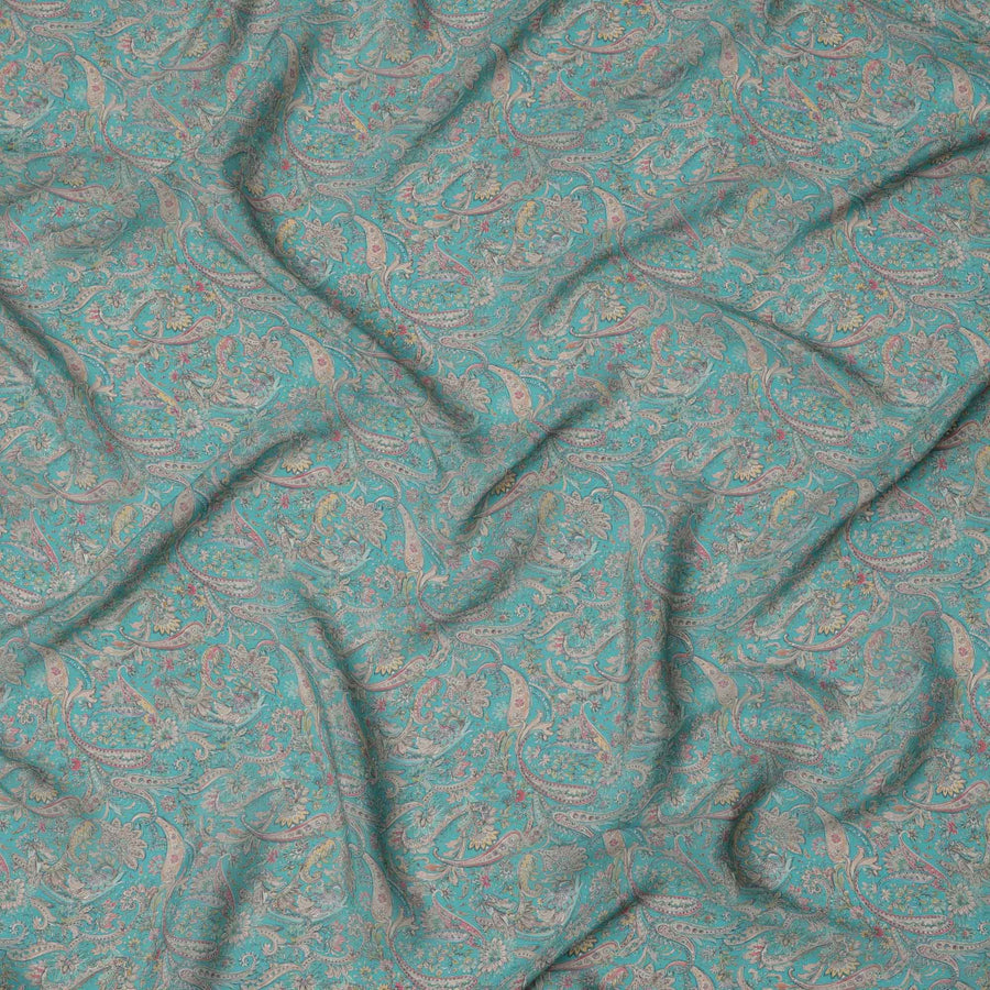 قماش كريب فيسكوز بنقشة بيزلي فيروزية، ملمس ناعم متدفق، عرض 110 سم، صنع في الهند - D23428