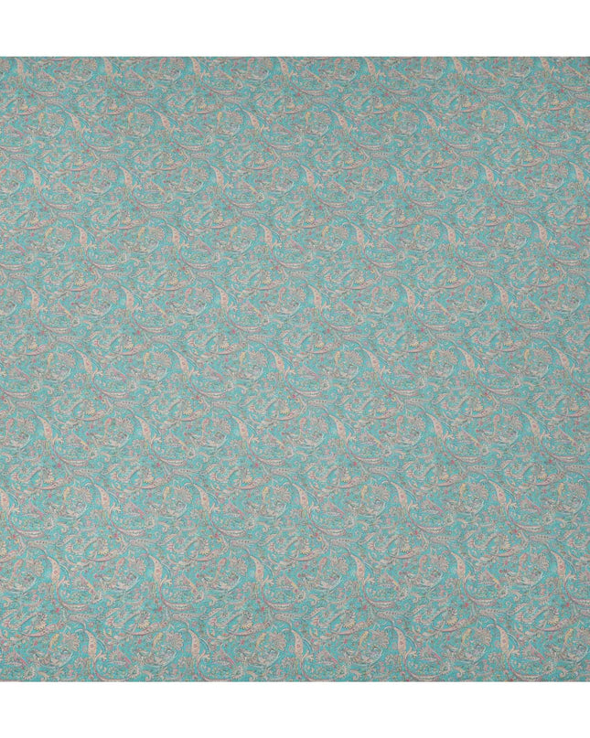 قماش كريب فيسكوز بنقشة بيزلي فيروزية، ملمس ناعم متدفق، عرض 110 سم، صنع في الهند - D23428