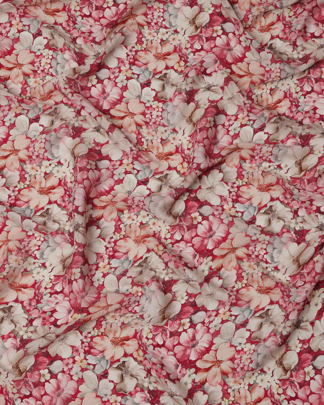 قماش كريب فيسكوز مطبوع عليه زهور باللون الأحمر القرمزي، بتصميم زهور مزخرفة بالكامل بدرجات اللون الخوخي والبيج، عرض 110 سم، صنع في الهند - D23432