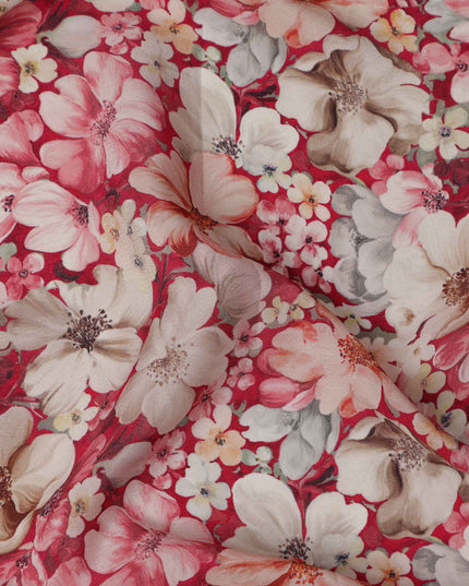 قماش كريب فيسكوز مطبوع عليه زهور باللون الأحمر القرمزي، بتصميم زهور مزخرفة بالكامل بدرجات اللون الخوخي والبيج، عرض 110 سم، صنع في الهند - D23432
