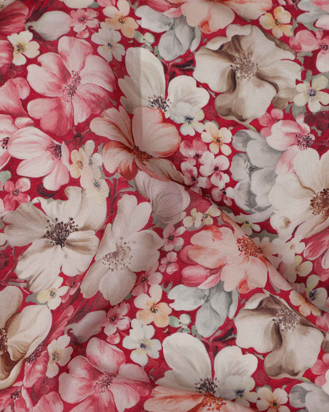 قماش كريب فيسكوز مطبوع عليه زهور باللون الأحمر القرمزي، بتصميم زهور مزخرفة بالكامل بدرجات اللون الخوخي والبيج، عرض 110 سم، صنع في الهند - D23432