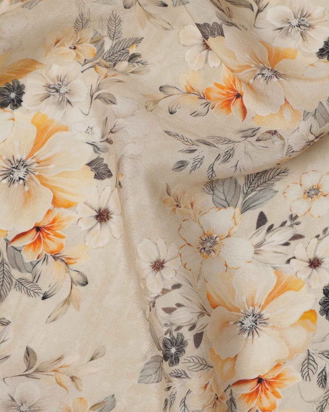 قماش كريب فيسكوز مطبوع عليه زهور باللون البيج، بنقشة أوراق رقيقة مع درجات اللون الأصفر والرمادي، عرض 110 سم، صنع في الهند - D23435
