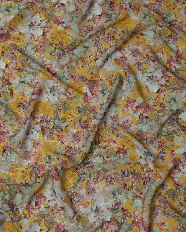 قماش كريب فيسكوز مطبوع عليه زهور باللون الأصفر الخردلي، بتصميم حديقة عتيقة بدرجات اللونين الرمادي الفاتح والأرجواني، عرض 110 سم، صنع في الهند - D23439