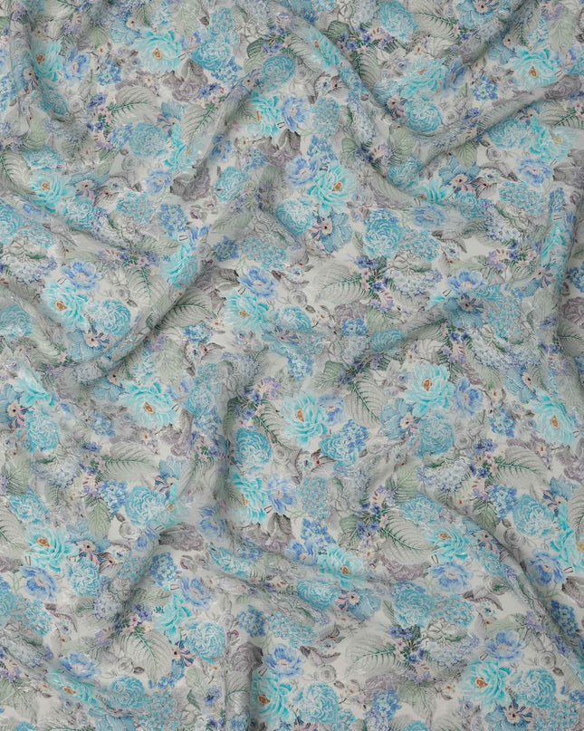 قماش كريب فيسكوز مطبوع عليه زهور باللون الأزرق السماوي، بنقشة زهور كاملة مع لمسات رمادية وأرجوانية، عرض 110 سم، صنع في الهند - D23441