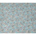 قماش كريب فيسكوز مطبوع عليه زهور باللون الأزرق السماوي، بنقشة زهور كاملة مع لمسات رمادية وأرجوانية، عرض 110 سم، صنع في الهند - D23441