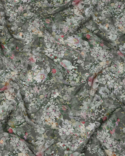 قماش كريب فيسكوز رمادي فحمي مطبوع عليه زهور، مزين بالكامل بنقشة زهور نباتية باللونين الأبيض والوردي، عرض 110 سم، صنع في الهند - D23446