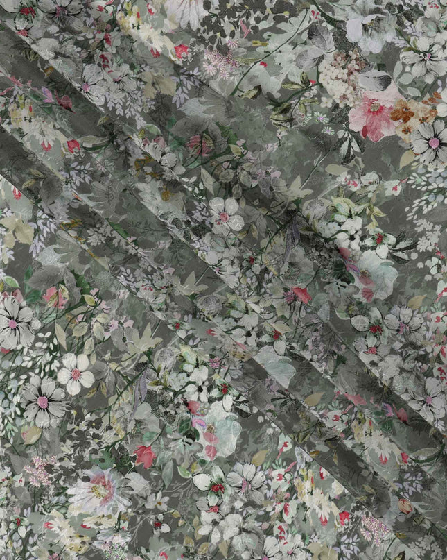 قماش كريب فيسكوز رمادي فحمي مطبوع عليه زهور، مزين بالكامل بنقشة زهور نباتية باللونين الأبيض والوردي، عرض 110 سم، صنع في الهند - D23446