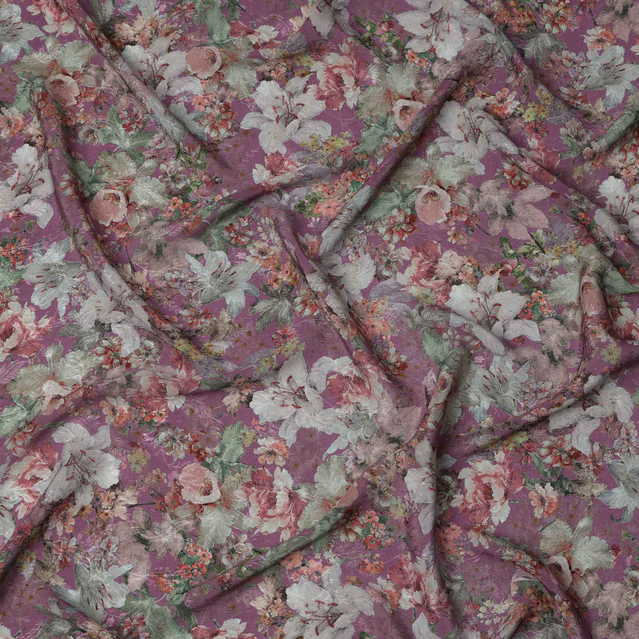 قماش كريب فيسكوز مطبوع عليه زهور بنفسجية أرجوانية، تصميم أزهار عتيقة مع لمسات من النعناع والورد، عرض 110 سم، صنع في الهند - D23447