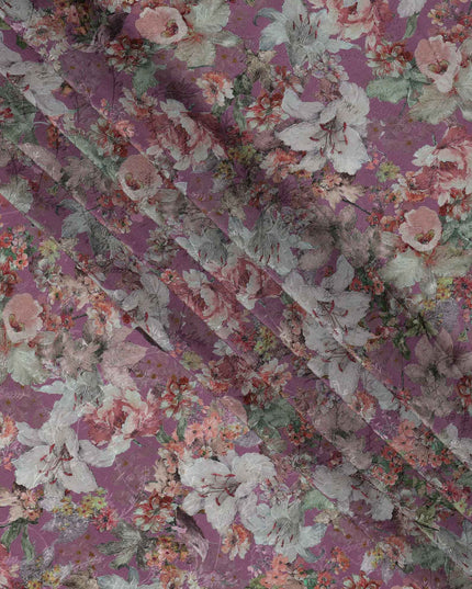 قماش كريب فيسكوز مطبوع عليه زهور بنفسجية أرجوانية، تصميم أزهار عتيقة مع لمسات من النعناع والورد، عرض 110 سم، صنع في الهند - D23447