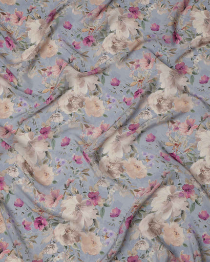 قماش كريب فيسكوز مطبوع عليه زهور بلون أزرق بنفسجي، تصميم زهور ناعم مع لمسات بيج وأرجواني، عرض 110 سم، صنع في الهند - D23448