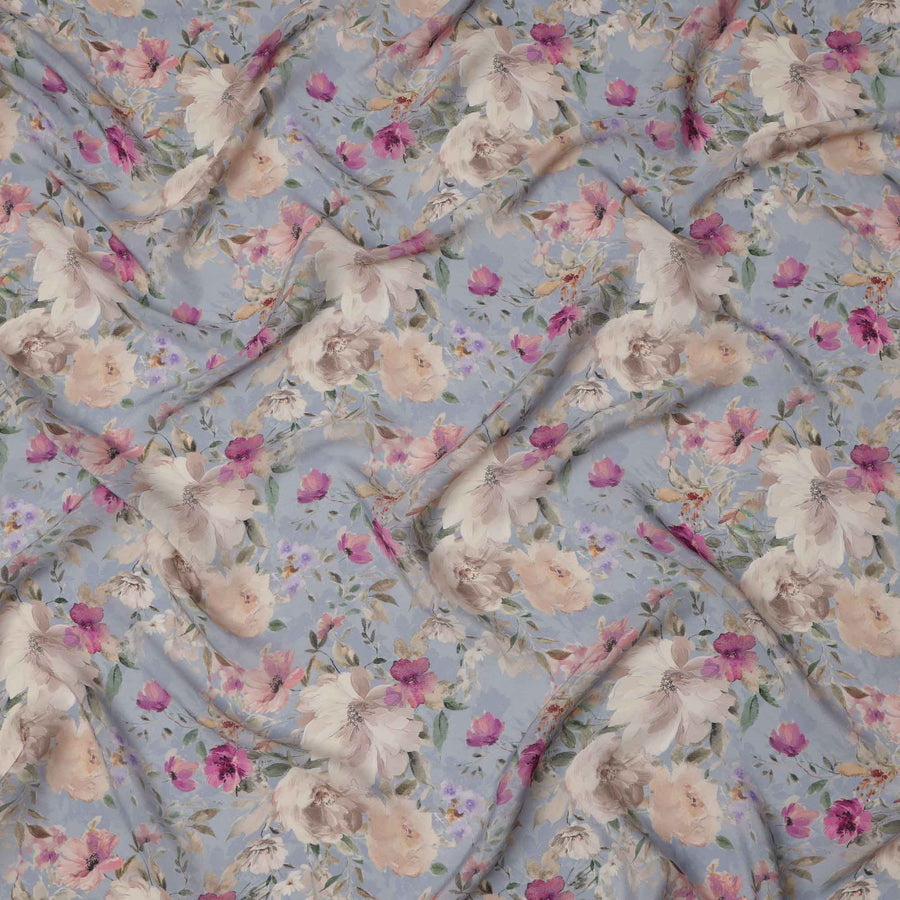 قماش كريب فيسكوز مطبوع عليه زهور بلون أزرق بنفسجي، تصميم زهور ناعم مع لمسات بيج وأرجواني، عرض 110 سم، صنع في الهند - D23448