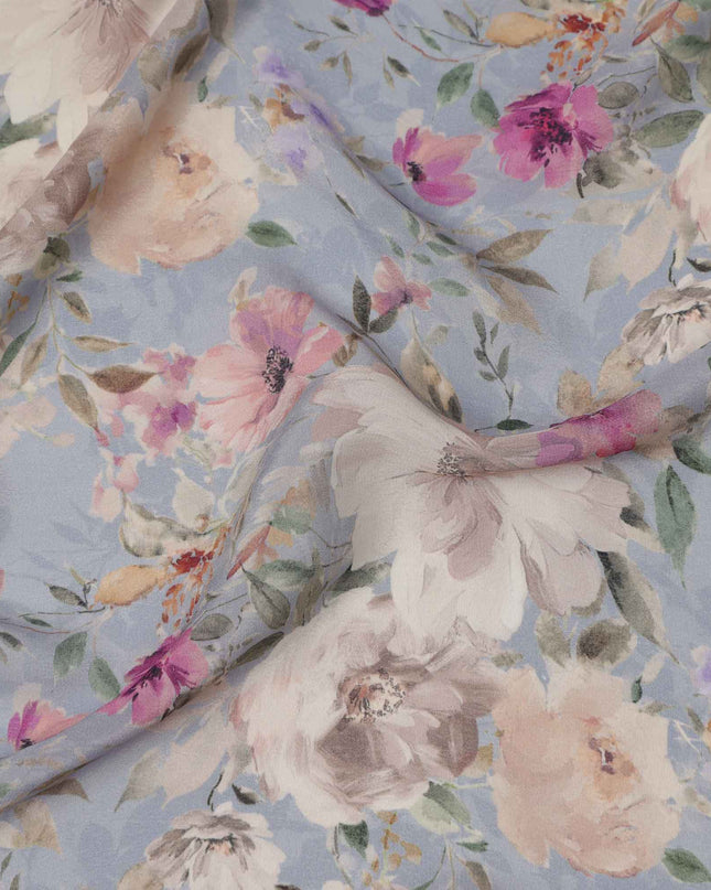 قماش كريب فيسكوز مطبوع عليه زهور بلون أزرق بنفسجي، تصميم زهور ناعم مع لمسات بيج وأرجواني، عرض 110 سم، صنع في الهند - D23448