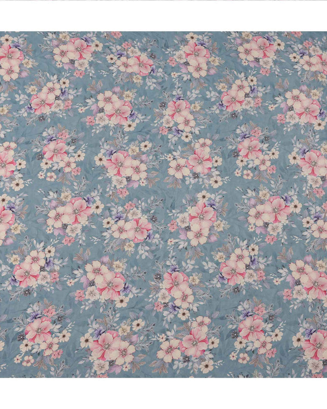 قماش كريب فيسكوز مطبوع عليه زهور زرقاء باهتة، تصميم زهور باستيل ناعم بدرجات اللون الوردي والأرجواني، عرض 110 سم، صنع في الهند - D23449