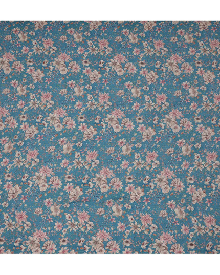 قماش كريب فيسكوز بنقشة زهور عتيقة باللون الأزرق المخضر، مع أزهار بيج ووردية رقيقة بلمسات من أوراق الشجر، عرض 110 سم، صنع في الهند - D23459
