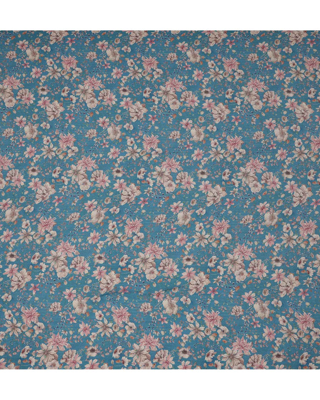 قماش كريب فيسكوز بنقشة زهور عتيقة باللون الأزرق المخضر، مع أزهار بيج ووردية رقيقة بلمسات من أوراق الشجر، عرض 110 سم، صنع في الهند - D23459