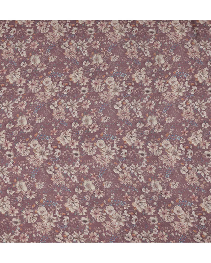 قماش كريب فيسكوز مطبوع عليه زهور باللون البني الموف، مع تفاصيل زهور باللونين البيج والأزرق مع لمسات من أوراق الخريف، عرض 110 سم، صنع في الهند - D23461