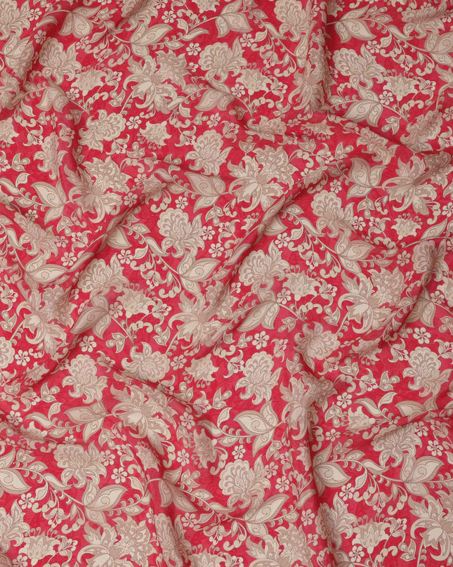 قماش كريب فيسكوز مطبوع عليه زهور عرقية باللون الأحمر القرمزي مع زخارف نباتية معقدة باللون البيج، عرض 110 سم، صنع في الهند - D23463