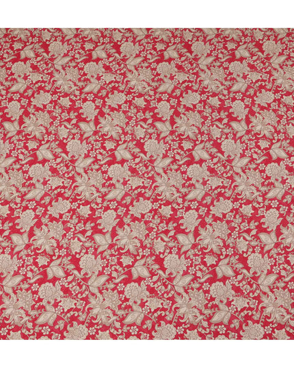 قماش كريب فيسكوز مطبوع عليه زهور عرقية باللون الأحمر القرمزي مع زخارف نباتية معقدة باللون البيج، عرض 110 سم، صنع في الهند - D23463