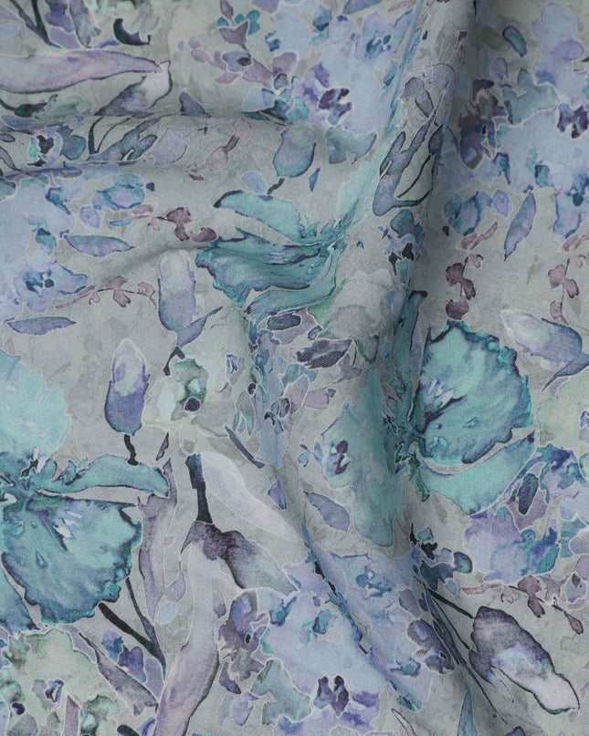 قماش كريب فيسكوز بطبعة رقمية بنقشة زهور زرقاء لافندر، 110 سم، الهند - D23468