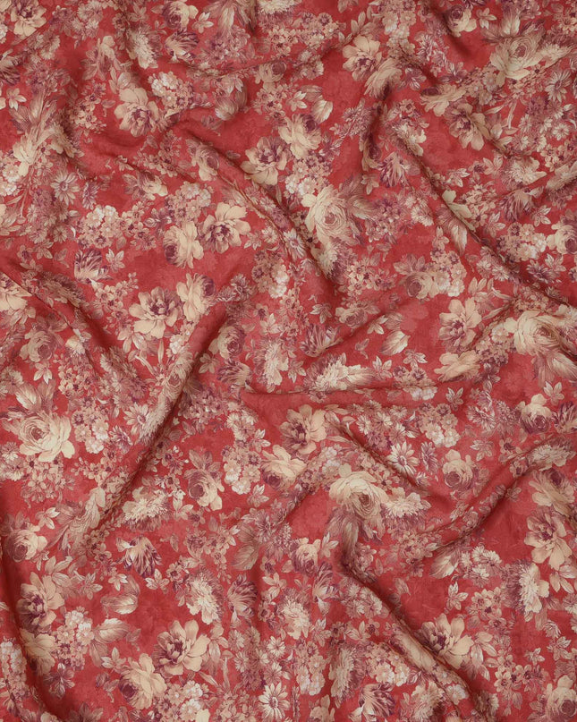 قماش كريب فيسكوز بطبعة زهور عتيقة باللون الأحمر والبيج، 110 سم، الهند - D23473