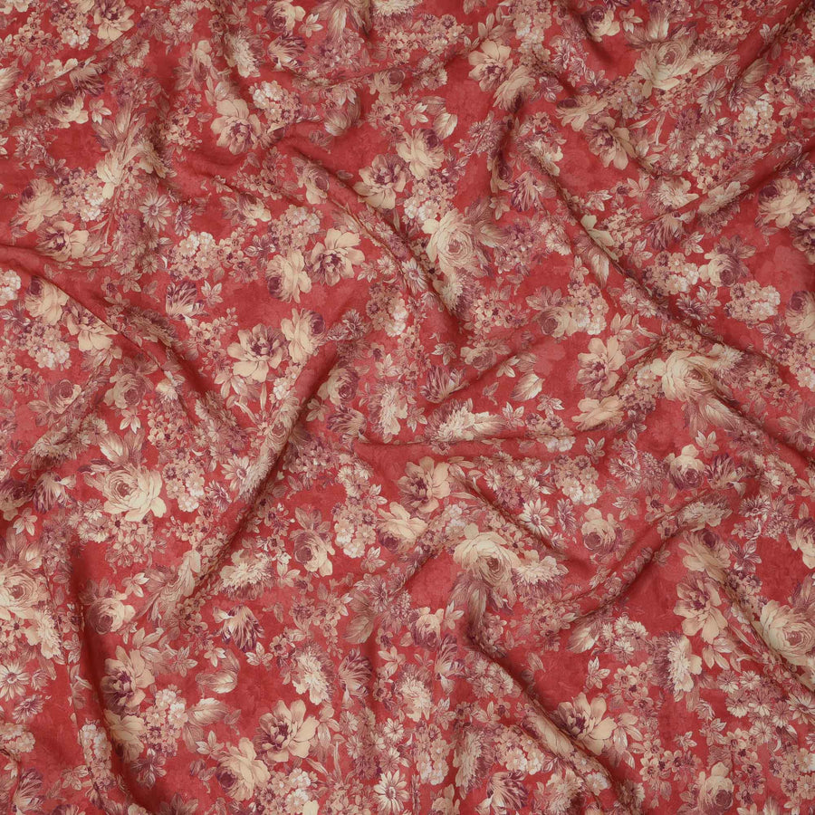 قماش كريب فيسكوز بطبعة زهور عتيقة باللون الأحمر والبيج، 110 سم، الهند - D23473