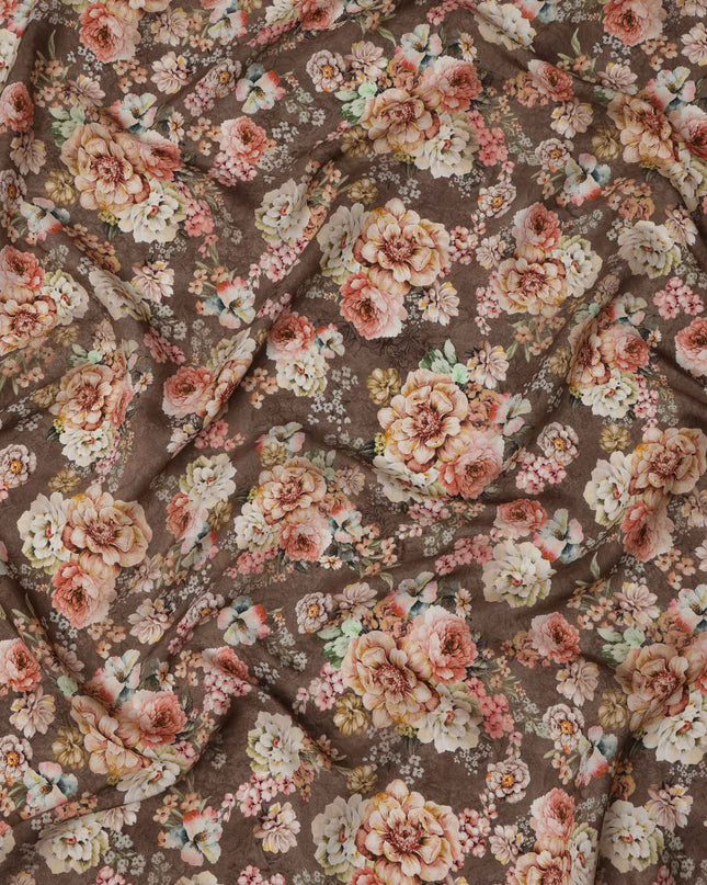 قماش كريب فيسكوز بطبعة زهور متعددة الألوان بلون القهوة والخوخ، 110 سم، الهند - D23477