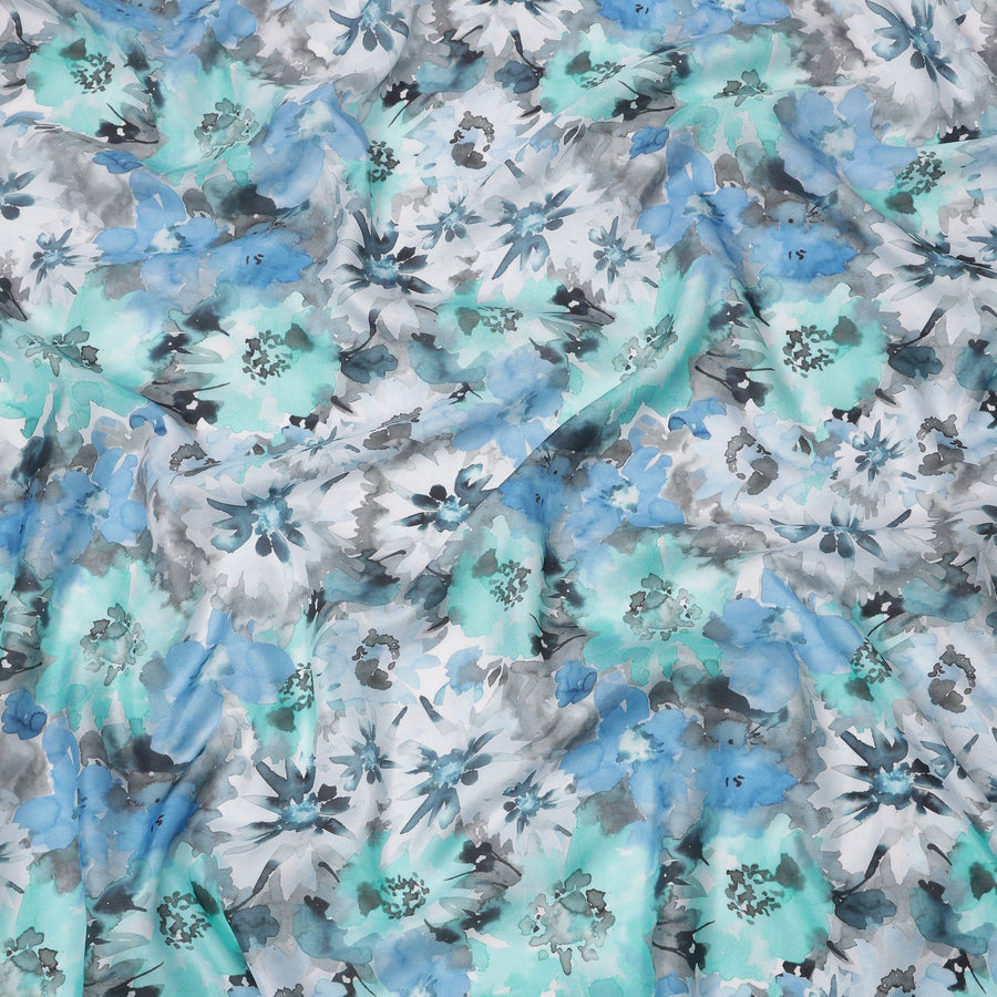 قماش كريب حريري بطبعة زهور مائية باللون الأزرق المائي والرمادي، بنمط فني ناعم، عرض 110 سم، صنع في الهند - D23748