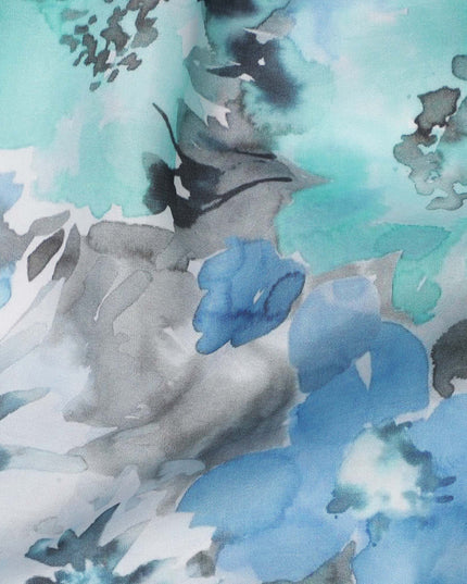 قماش كريب حريري بطبعة زهور مائية باللون الأزرق المائي والرمادي، بنمط فني ناعم، عرض 110 سم، صنع في الهند - D23748