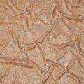 قماش كريب فيسكوز بطبعة نباتية بلون بيج دافئ ولون تراكوتا، بتصميم رقمي ناعم، عرض 110 سم، صنع في الهند - D23753