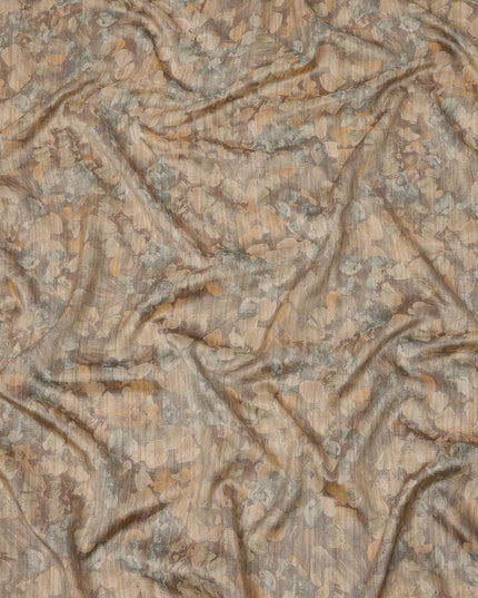 قماش كريب فيسكوز بطبعة أوراق تجريدية بلون بني رمادي وزيتوني، بتصميم رقمي ناعم، عرض 110 سم، صنع في الهند - D23754