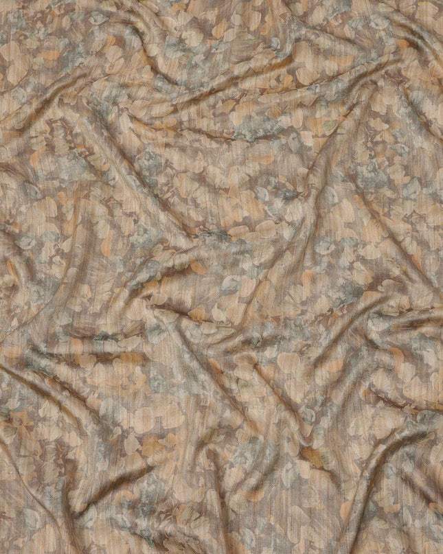 قماش كريب فيسكوز بطبعة أوراق تجريدية بلون بني رمادي وزيتوني، بتصميم رقمي ناعم، عرض 110 سم، صنع في الهند - D23754