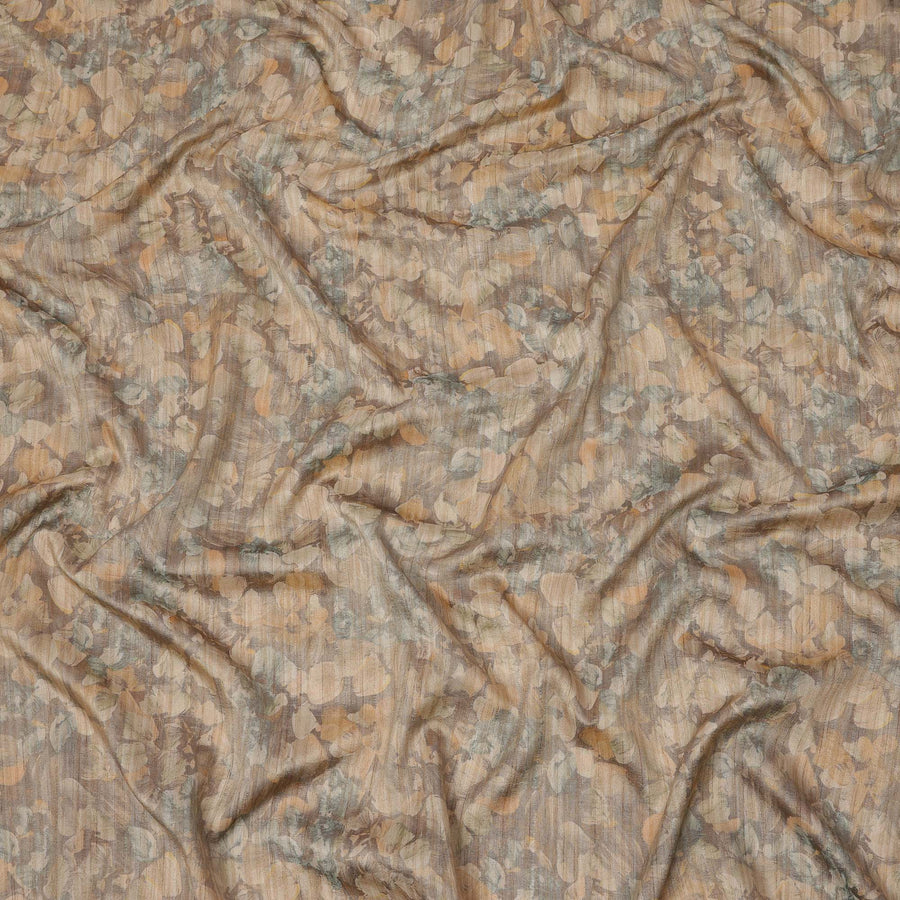 قماش كريب فيسكوز بطبعة أوراق تجريدية بلون بني رمادي وزيتوني، بتصميم رقمي ناعم، عرض 110 سم، صنع في الهند - D23754