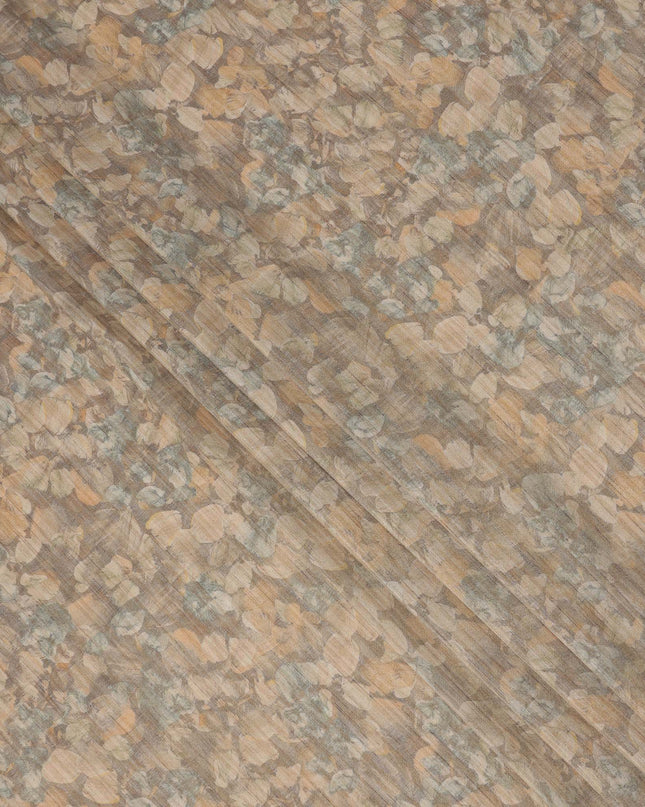 قماش كريب فيسكوز بطبعة أوراق تجريدية بلون بني رمادي وزيتوني، بتصميم رقمي ناعم، عرض 110 سم، صنع في الهند - D23754