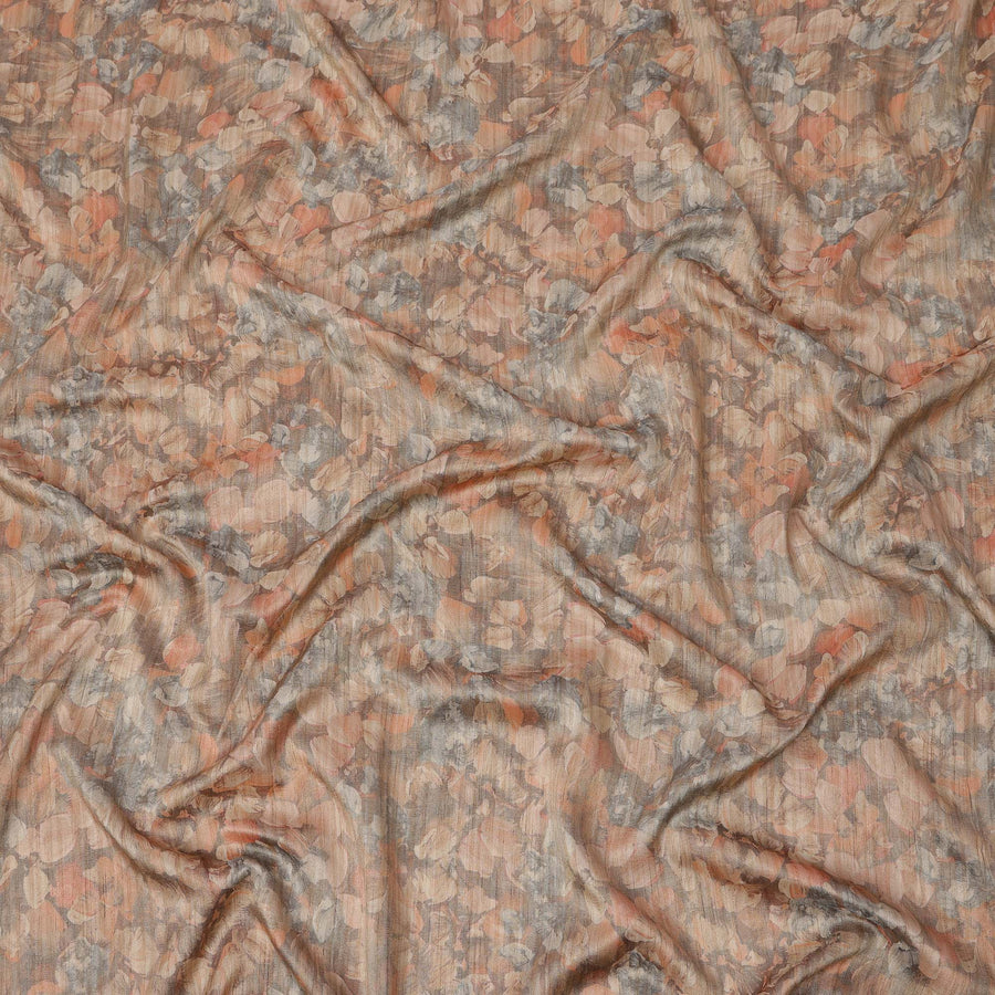 قماش كريب فيسكوز بطبعة أوراق تجريدية باللونين البرتقالي المحروق والرمادي الداكن، بتصميم رقمي ناعم، عرض 110 سم، صنع في الهند - D23755