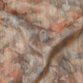 قماش كريب فيسكوز بطبعة أوراق تجريدية باللونين البرتقالي المحروق والرمادي الداكن، بتصميم رقمي ناعم، عرض 110 سم، صنع في الهند - D23755