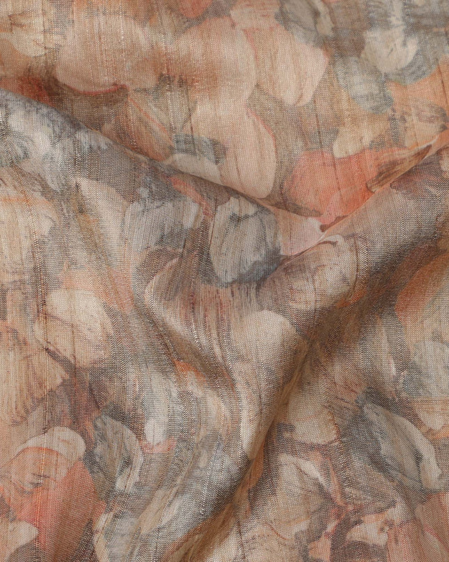 قماش كريب فيسكوز بطبعة أوراق تجريدية باللونين البرتقالي المحروق والرمادي الداكن، بتصميم رقمي ناعم، عرض 110 سم، صنع في الهند - D23755