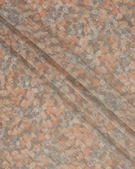 قماش كريب فيسكوز بطبعة أوراق تجريدية باللونين البرتقالي المحروق والرمادي الداكن، بتصميم رقمي ناعم، عرض 110 سم، صنع في الهند - D23755