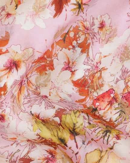 قماش كريب صناعي بطبعة زهور الحدائق باللونين الوردي الخوخي والبرتقالي، بتصميم رقمي نابض بالحياة، عرض 110 سم، صنع في الهند - D23758
