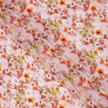 قماش كريب صناعي بطبعة زهور الحدائق باللونين الوردي الخوخي والبرتقالي، بتصميم رقمي نابض بالحياة، عرض 110 سم، صنع في الهند - D23758