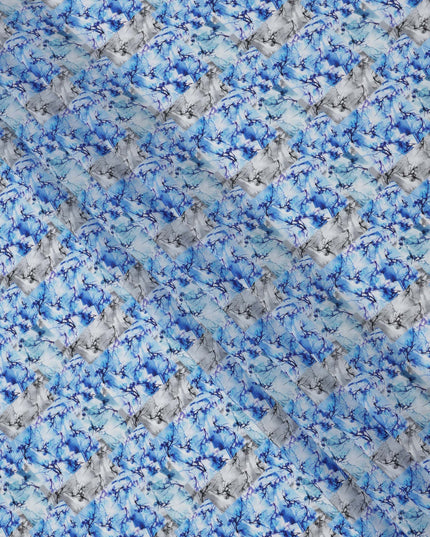قماش كريب صناعي بطبعة أوراق مائية تجريدية باللونين الأزرق السماوي والرمادي، بتصميم رقمي معاصر، عرض 110 سم، صنع في الهند - D23774