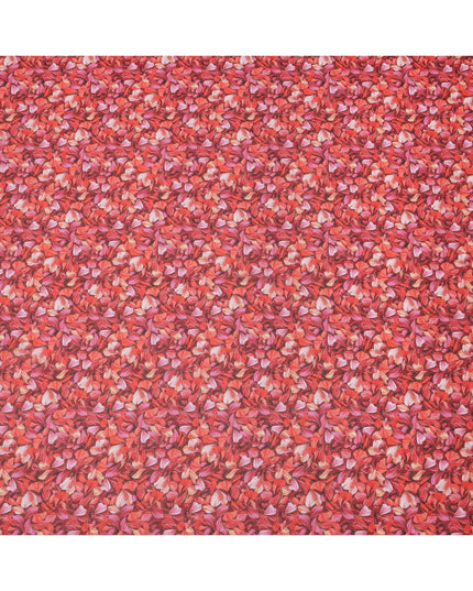قماش فوال قطني بقاعدة حمراء قرمزية مع طبعة بتلات متداخلة وردية ومرجانية، بملمس زهري فني، عرض 110 سم، صنع في الهند - D23783