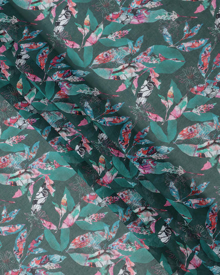 قماش فوال قطني بقاعدة بلون أزرق مخضر غامق مع طباعة ريش وأوراق تجريدية متعددة الألوان، بتصميم نباتي فني، عرض 110 سم، صنع في الهند - D23784